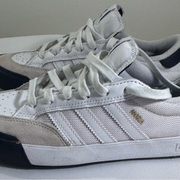 Adidas White and Gray Sneakers with Blue Logo Men Size 6.5 - Picture 5 of 7